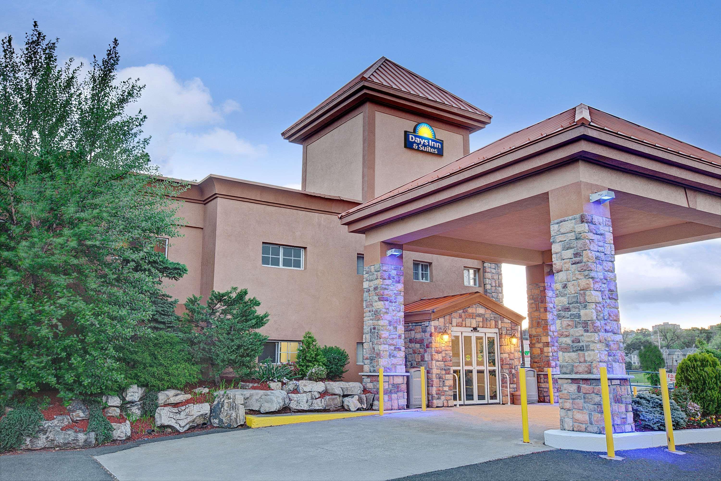 Days Inn By Wyndham Ridgefield Nj Exterior photo