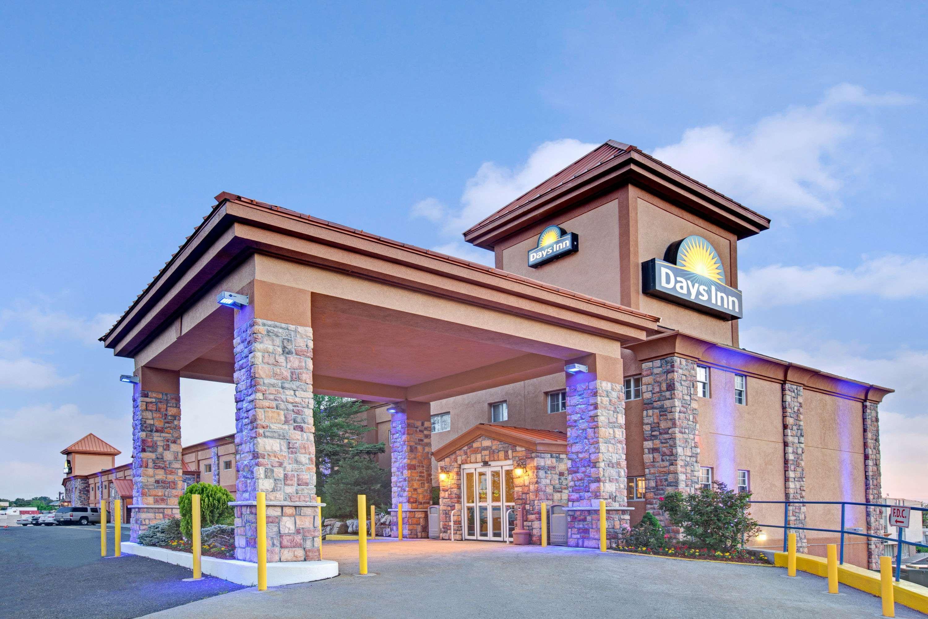 Days Inn By Wyndham Ridgefield Nj Exterior photo
